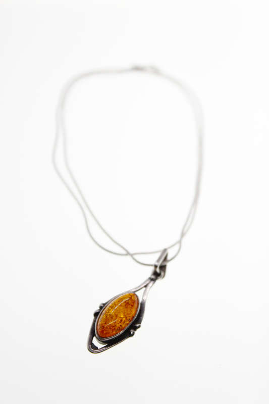Pendant  -Vintage  925 Silver Snake Chain Cabochon Amber Pendant - ML2477