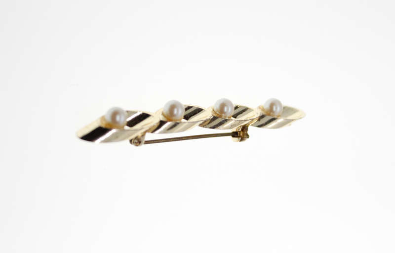 Brooch - Gold Tone Vintage Canoe Shape Brooch 4 with Faux Pearls - ML2482