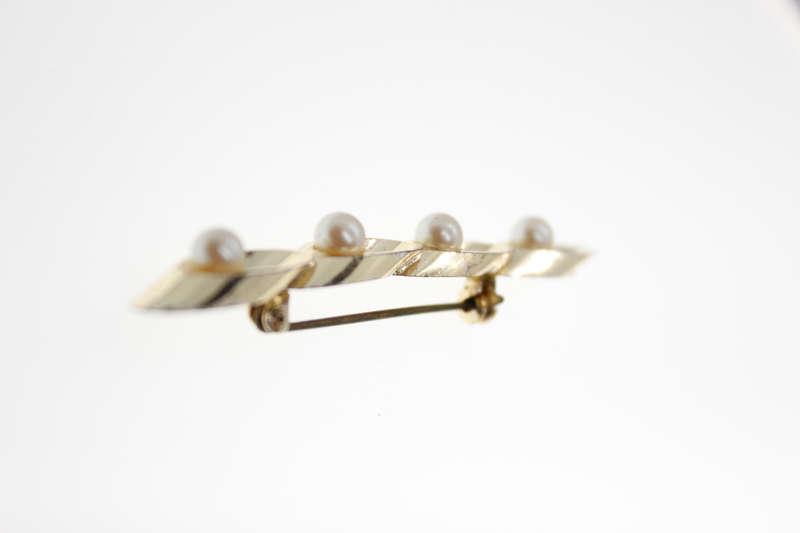 Brooch - Gold Tone Vintage Canoe Shape Brooch 4 with Faux Pearls - ML2482