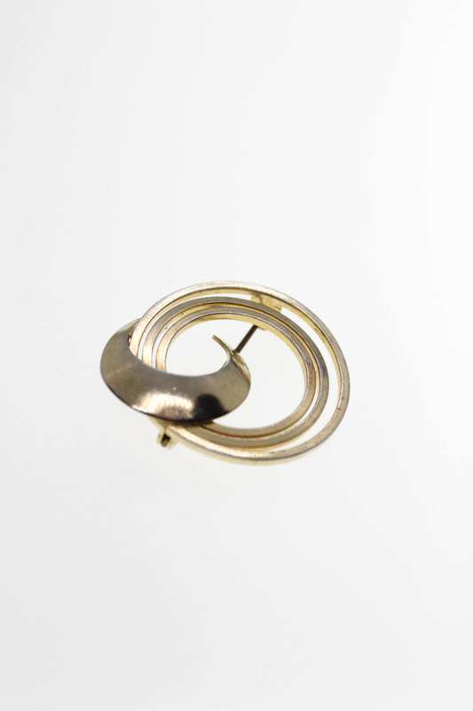 Brooch - Vintage Swirl Design Gold Tone Brooch - ML2485