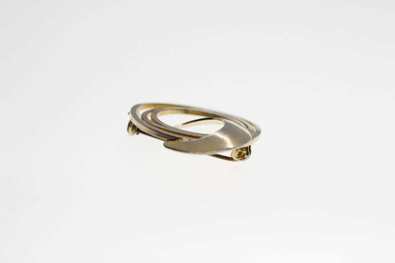 Brooch - Vintage Swirl Design Gold Tone Brooch - ML2485