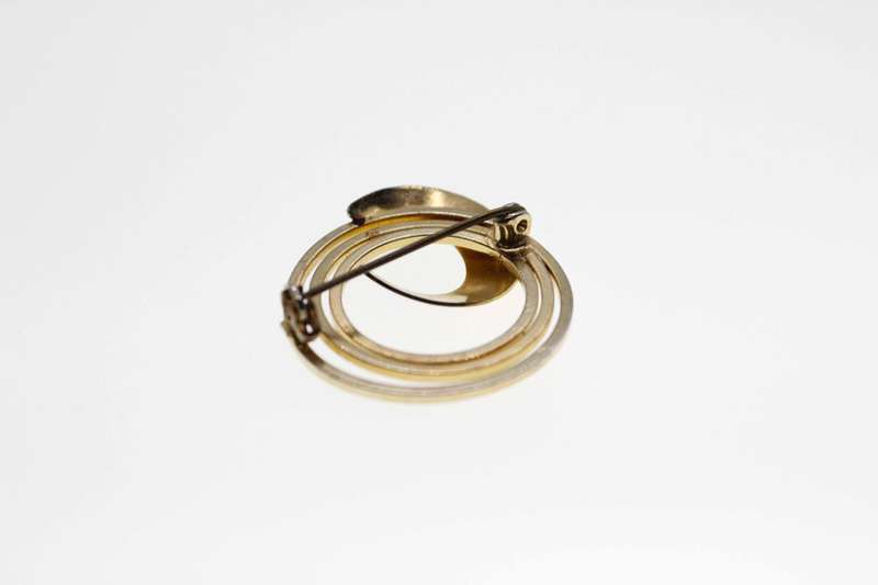 Brooch - Vintage Swirl Design Gold Tone Brooch - ML2485
