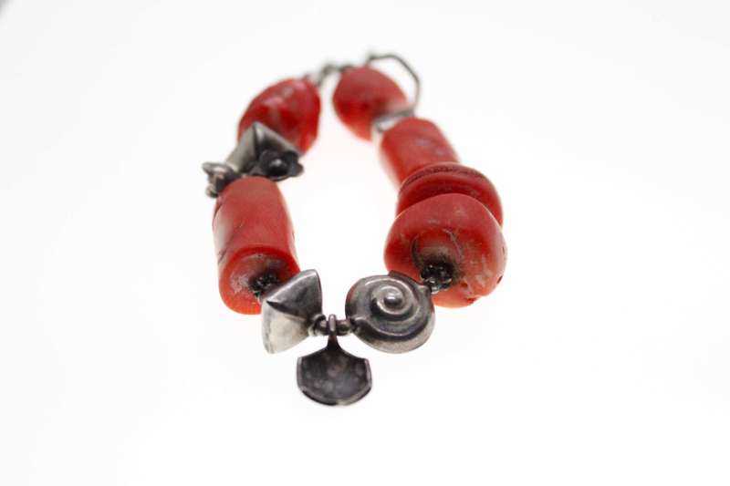 Bracelet - Vintage Large Coral Bracelet with T-clasp and Floral Charms - ML2486