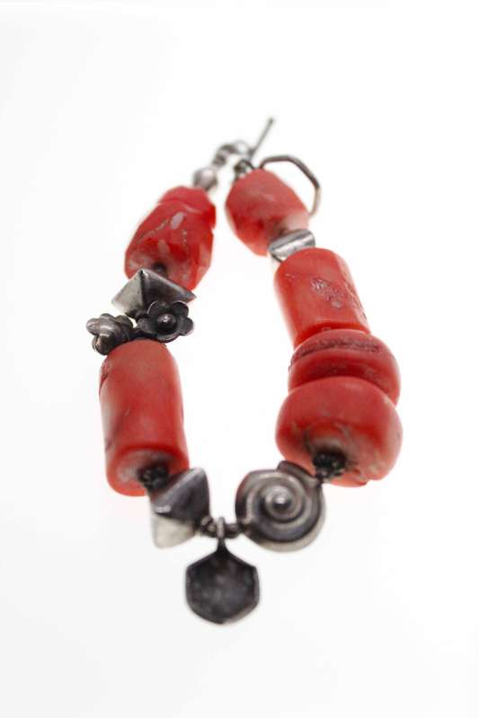 Bracelet - Vintage Large Coral Bracelet with T-clasp and Floral Charms - ML2486
