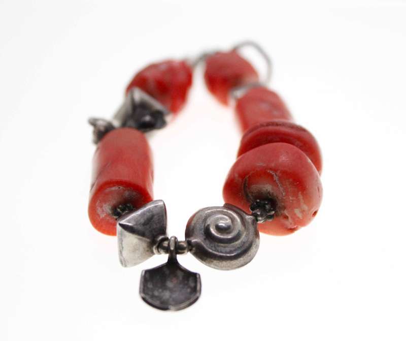 Bracelet - Vintage Large Coral Bracelet with T-clasp and Floral Charms - ML2486