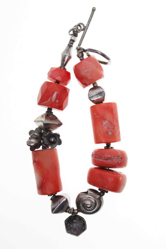 Bracelet - Vintage Large Coral Bracelet with T-clasp and Floral Charms - ML2486