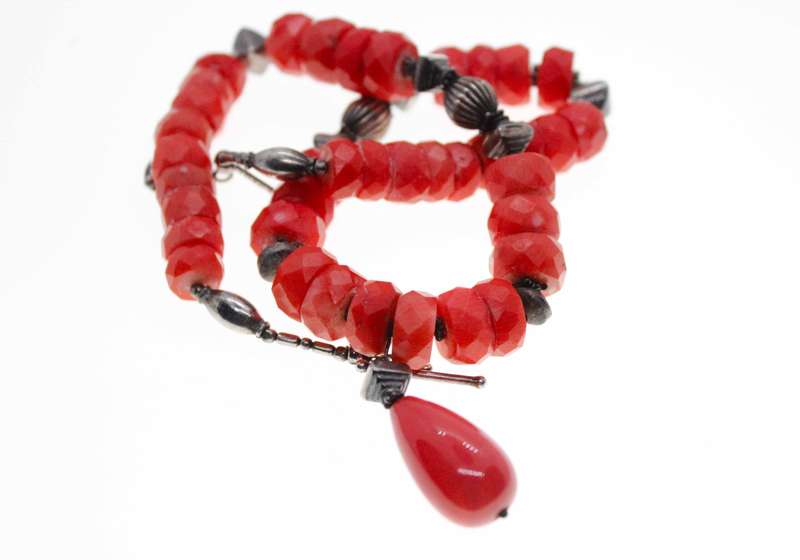 Necklace - Vintage Coral Necklace with Silver Tone Chain and Various Size Coral Beads - ML2493