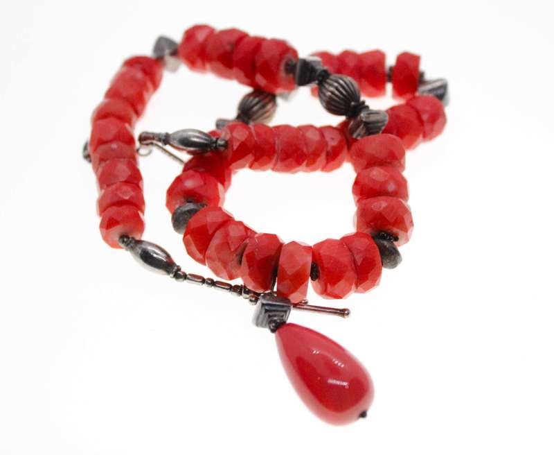 Necklace - Vintage Coral Necklace with Silver Tone Chain and Various Size Coral Beads - ML2493