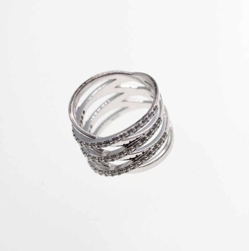 Ring -  Fashion Silver Tone Criss Cross Ring with diamantes - ML2517