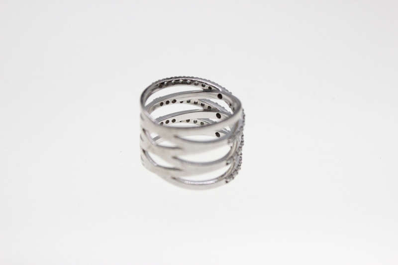 Ring -  Fashion Silver Tone Criss Cross Ring with diamantes - ML2517