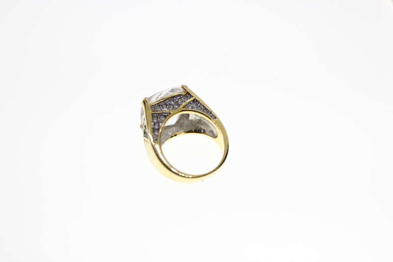 Ring - Fashion Gold/Brass Tone Large Centre Stone surrounded by small Stones - ML2563