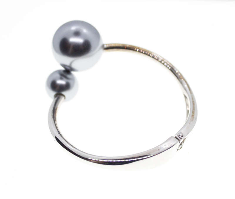 Fashion - Silver Tone Solid Bobble Knocker Design and Clasp - ML2568