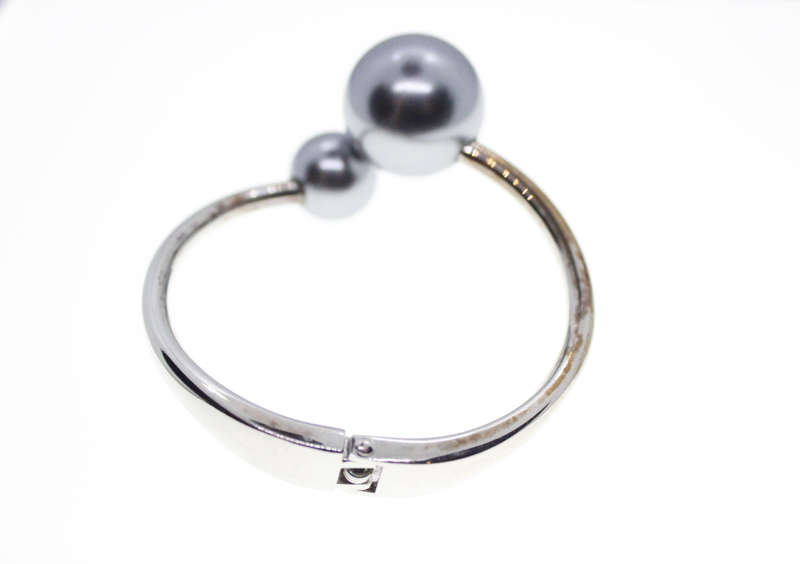 Fashion - Silver Tone Solid Bobble Knocker Design and Clasp - ML2568