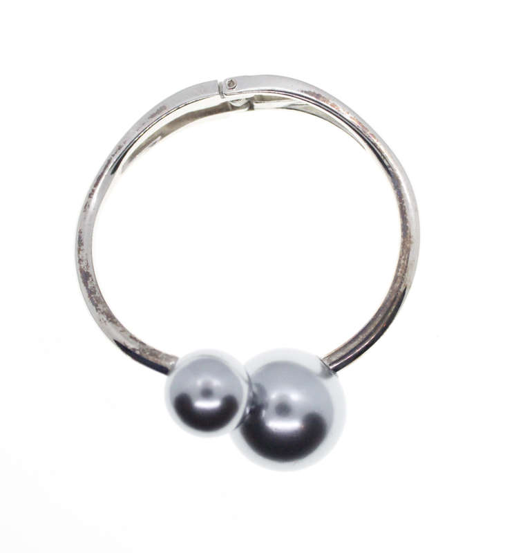 Fashion - Silver Tone Solid Bobble Knocker Design and Clasp - ML2568