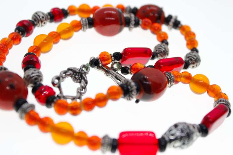 Necklace - Fun Red Orange,Beaded Necklace. Silver Tone, Black Beads T Clasp - ML2572