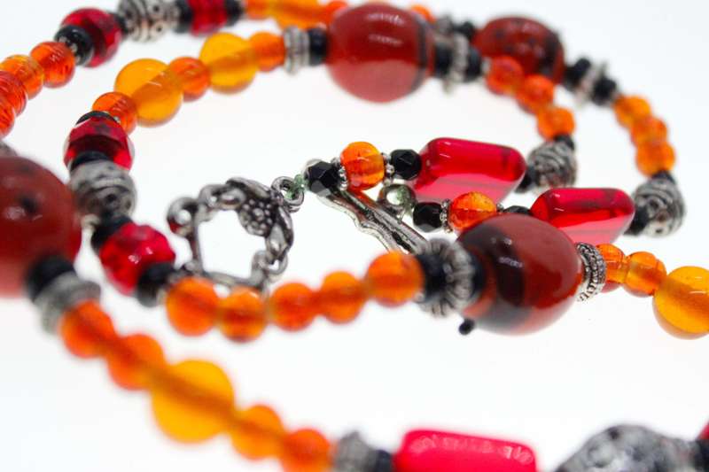 Necklace - Fun Red Orange,Beaded Necklace. Silver Tone, Black Beads T Clasp - ML2572