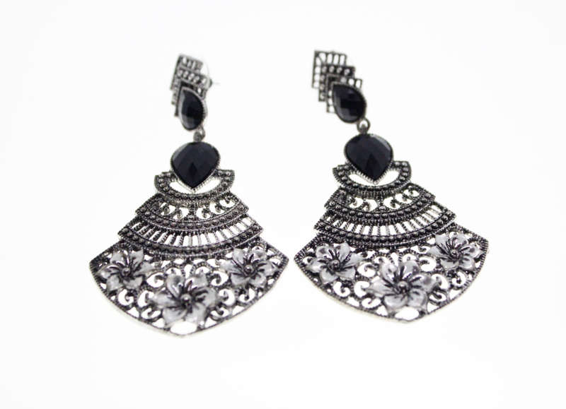 Earrings - Vintage Lightweight Dangly Earrings with Black Beads Silver Tone Flowers - ML2576