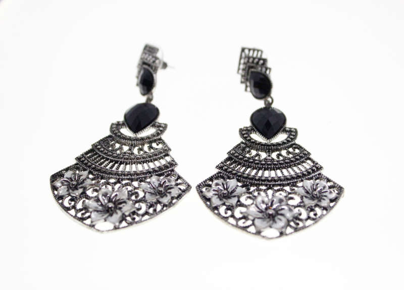 Earrings - Vintage Lightweight Dangly Earrings with Black Beads Silver Tone Flowers - ML2576