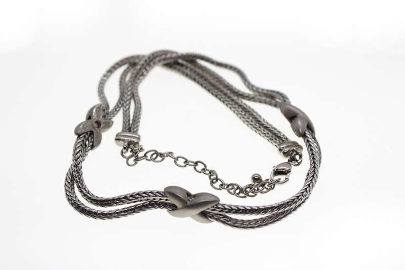 Necklace - Fashion Silver Tone Rope Design. Crosses holding the double Chains together. - ML2591