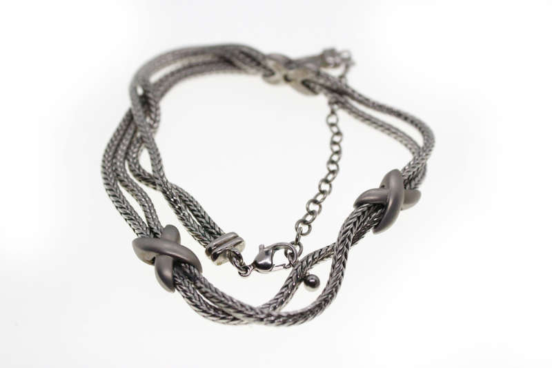 Necklace - Fashion Silver Tone Rope Design. Crosses holding the double Chains together. - ML2591