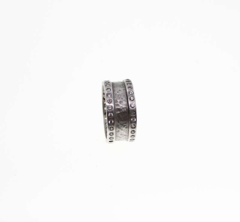 Ring - Vintage 925 Silver Band Diamantes on either side. Mottle Silver in Center - ML2597