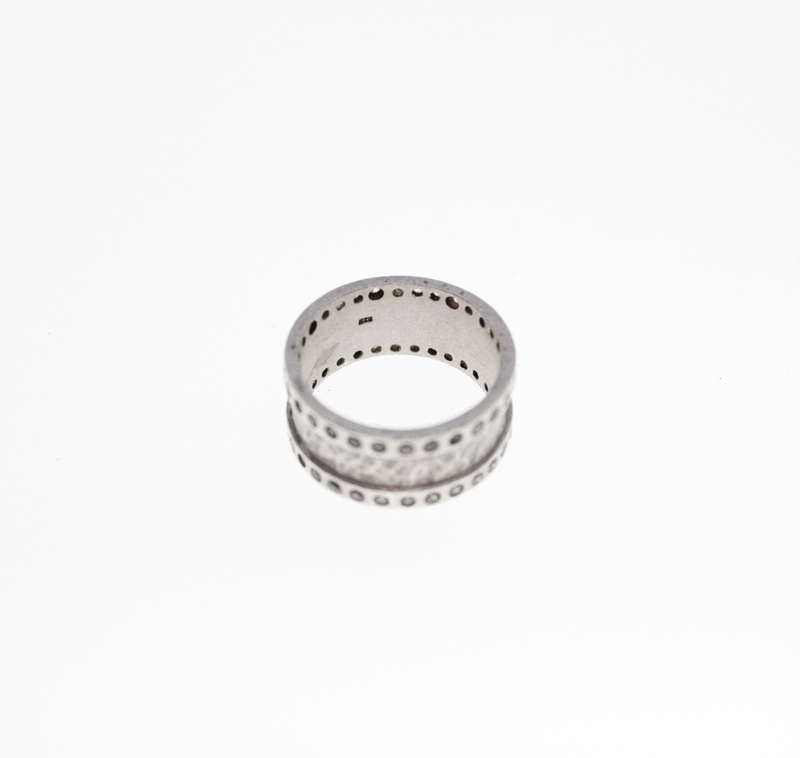 Ring - Vintage 925 Silver Band Diamantes on either side. Mottle Silver in Center - ML2597