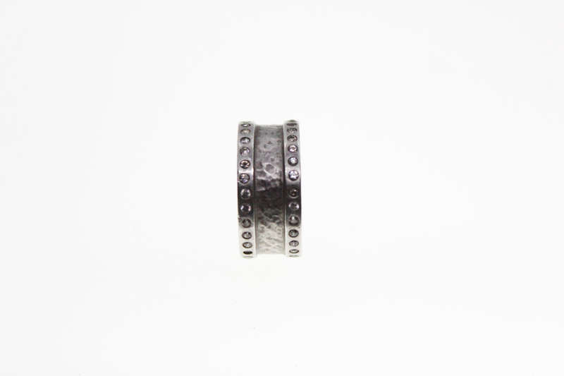 Ring - Vintage 925 Silver Band Diamantes on either side. Mottle Silver in Center - ML2597
