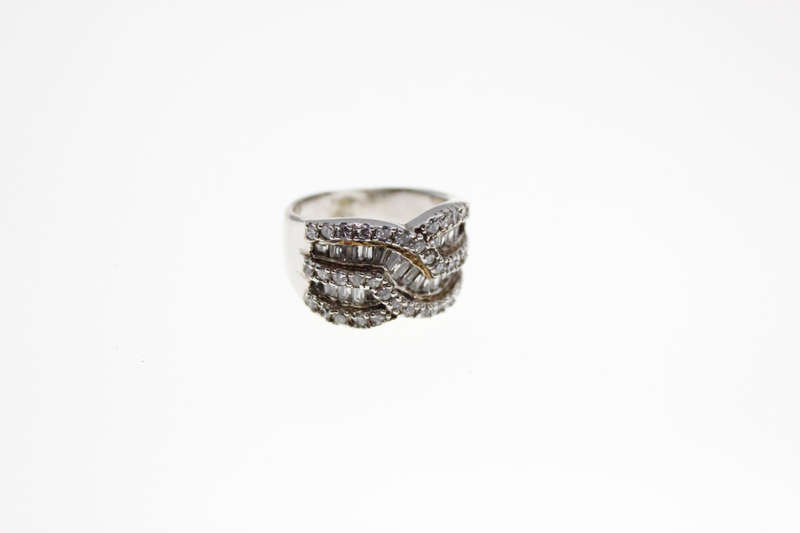 Ring - Vintage 925 Silver with Diamantes and Oblong Clear stones - ML2598