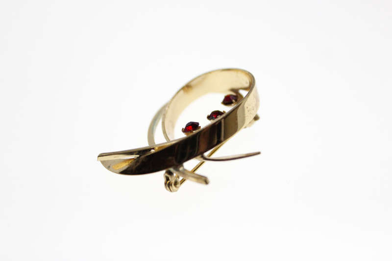 Brooch - Vintage Gold Tone Spiral Style with 3 Red Rhinestones, Slightly Tarnished on Back - ML2603