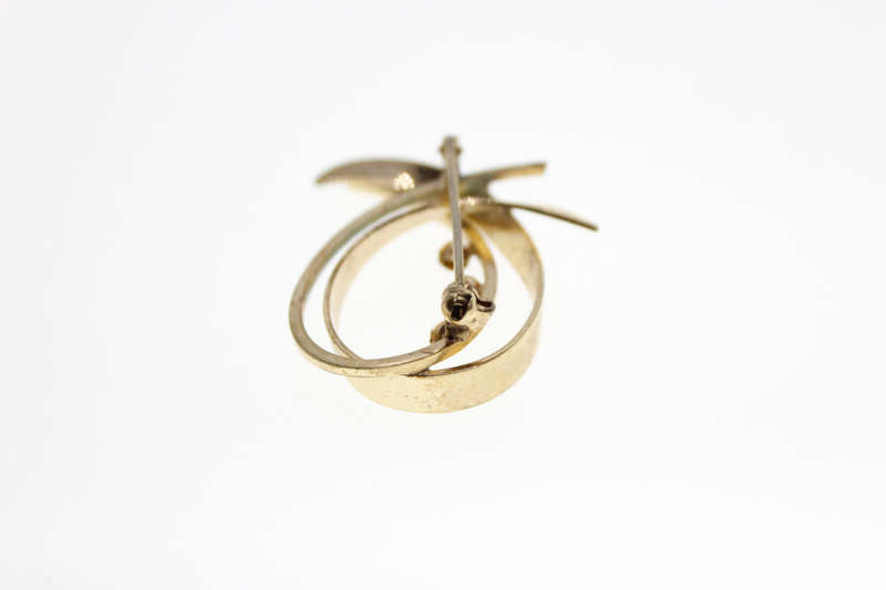 Brooch - Vintage Gold Tone Spiral Style with 3 Red Rhinestones, Slightly Tarnished on Back - ML2603