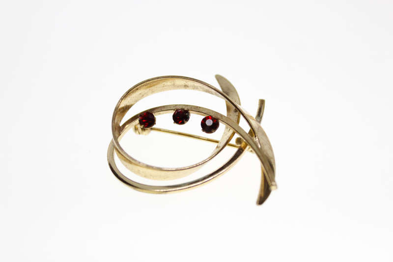 Brooch - Vintage Gold Tone Spiral Style with 3 Red Rhinestones, Slightly Tarnished on Back - ML2603