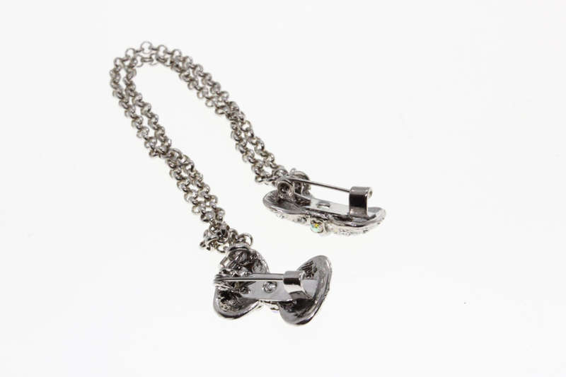 Brooch - Vintage Silver Tone Chain Brooch Bows with Diamantes on Either Side of Chain - ML2630