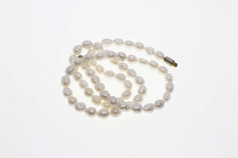 Necklace/Choker - Vintage White Colour Freshwater Pearls Choker with Screw on Clasp - ML2639