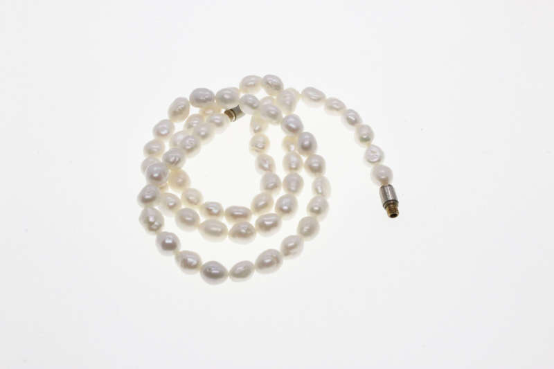 Necklace/Choker - Vintage White Colour Freshwater Pearls Choker with Screw on Clasp - ML2639
