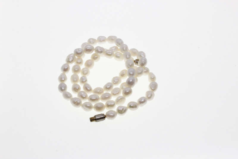 Necklace/Choker - Vintage White Colour Freshwater Pearls Choker with Screw on Clasp - ML2639
