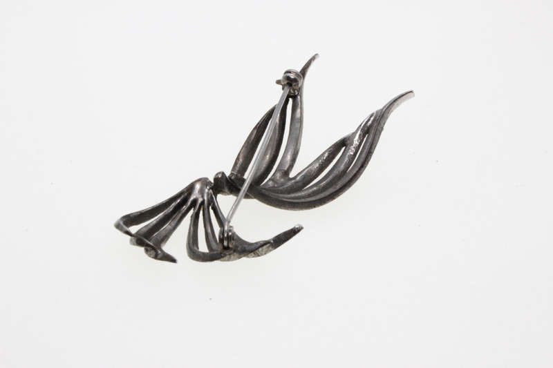 Brooch -  Silver Tone Vintage Marcasite Art Deco design with slightly tarnished Faux Pearl - ML2641