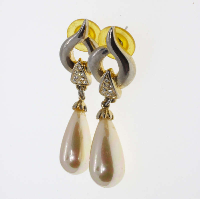 Earrings - Gold Tone Dress Up Faux Pearl Drop Earrings - ML2645