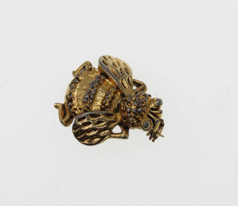 Brooch - Gold Tone Vintage Bumble Bee Brooch - ML2648