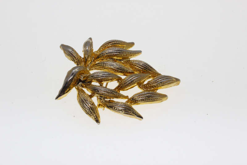 Brooch - Gold Tone Textured Marine Plant Leaf Design - ML2649