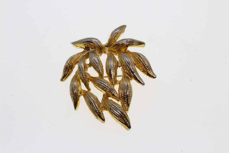 Brooch - Gold Tone Textured Marine Plant Leaf Design - ML2649