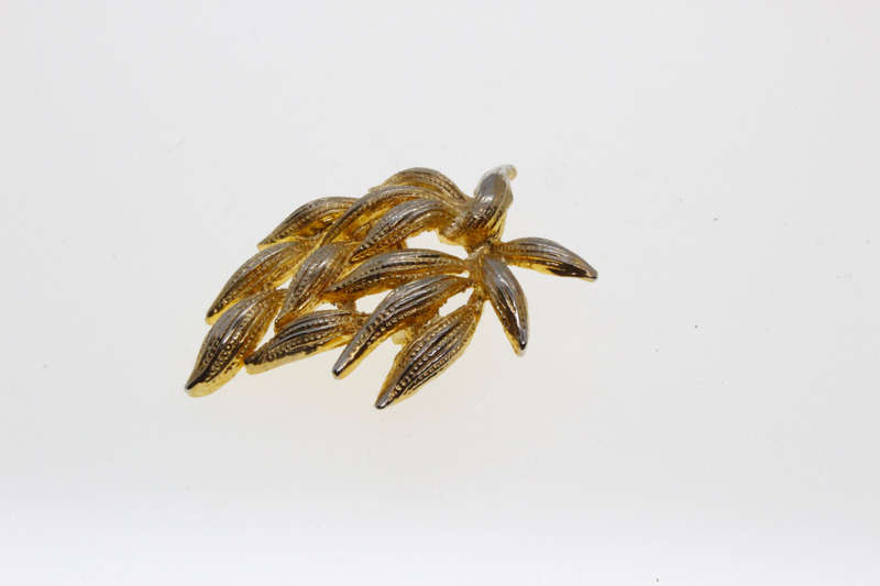 Brooch - Gold Tone Textured Marine Plant Leaf Design - ML2649