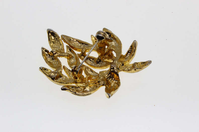 Brooch - Gold Tone Textured Marine Plant Leaf Design - ML2649