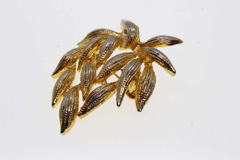 Brooch - Gold Tone Textured Marine Plant Leaf Design - ML2649