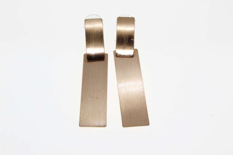 Earrings - Gold Tone Fashion Rectangular drop Earrings. Pierced Ears. Slightly Tarnished - ML2653