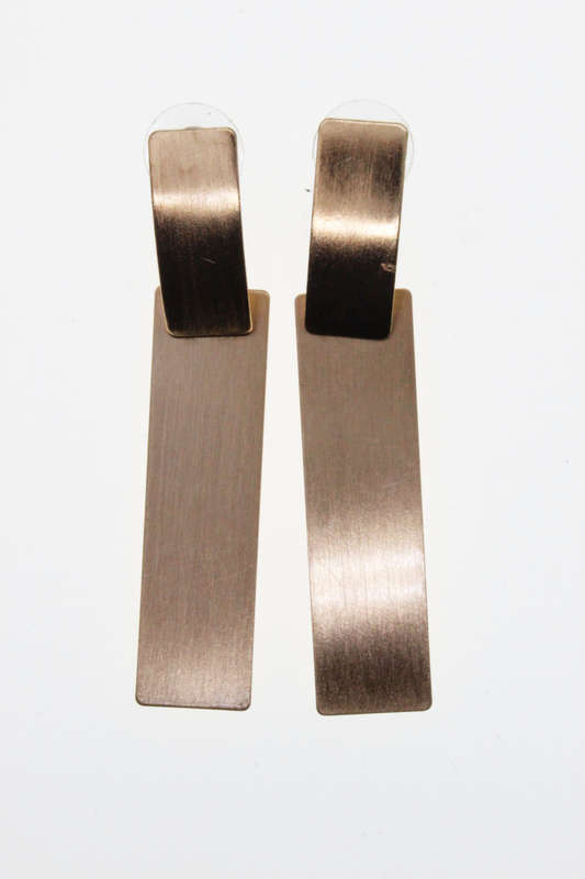 Earrings - Gold Tone Fashion Rectangular drop Earrings. Pierced Ears. Slightly Tarnished - ML2653
