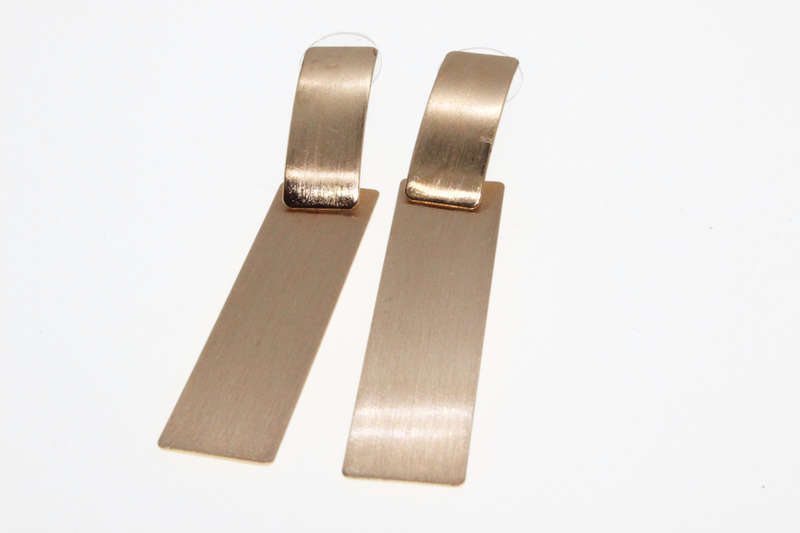 Earrings - Gold Tone Fashion Rectangular drop Earrings. Pierced Ears. Slightly Tarnished - ML2653