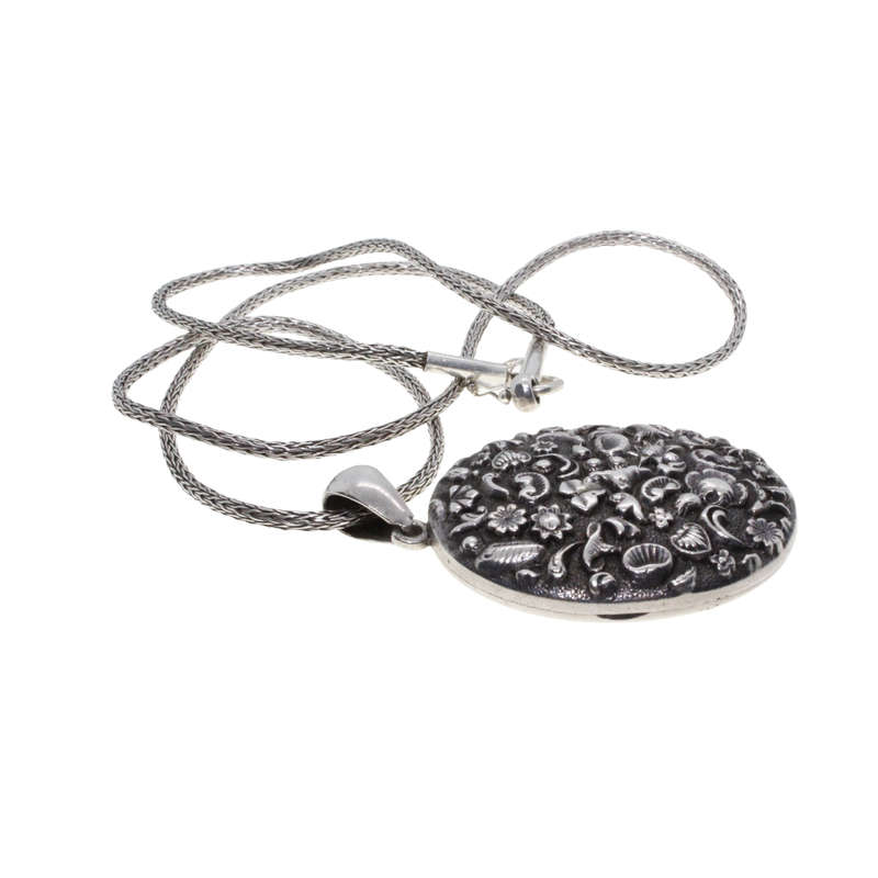 Necklace - Vintage Silver Tone Locket Pendant. Silver Tone Chain - ML2714