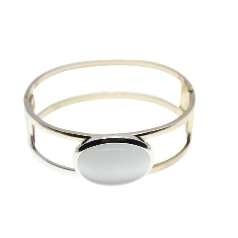 Bangle - Gold Tone Cuff Bangle. Glass Bead Centre - ML2765