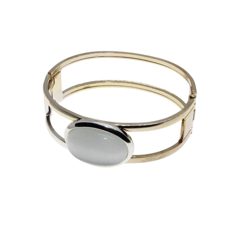 Bangle - Gold Tone Cuff Bangle. Glass Bead Centre - ML2765