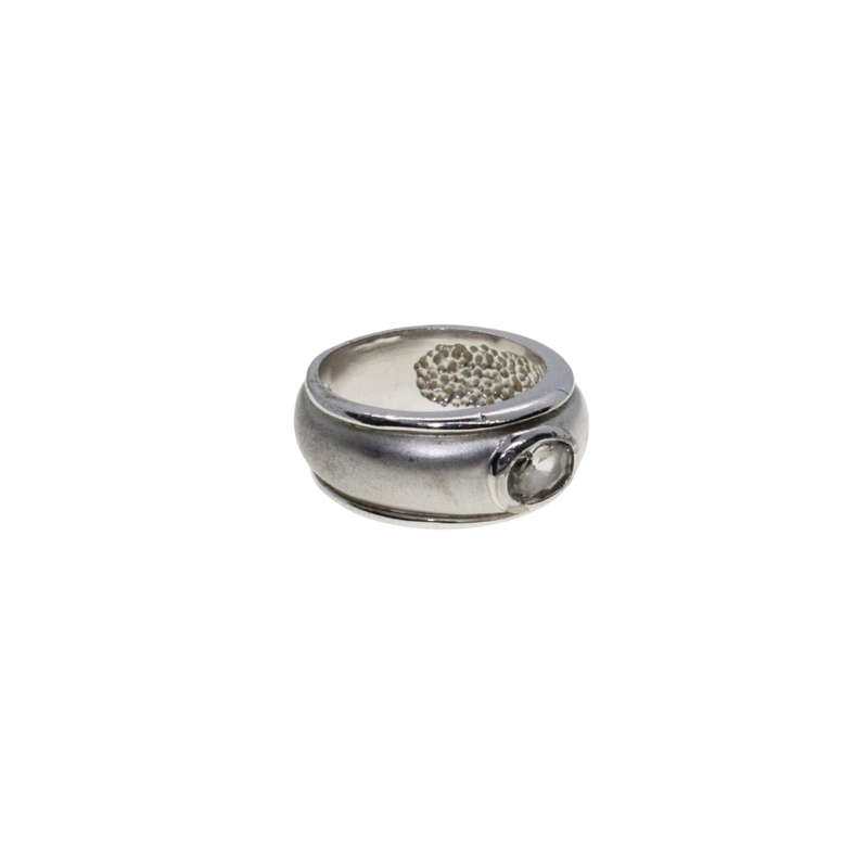 Ring - Silver Tone Tubular Design Thin Outer Rims. Clear Oval Stone in Centre - ML2797